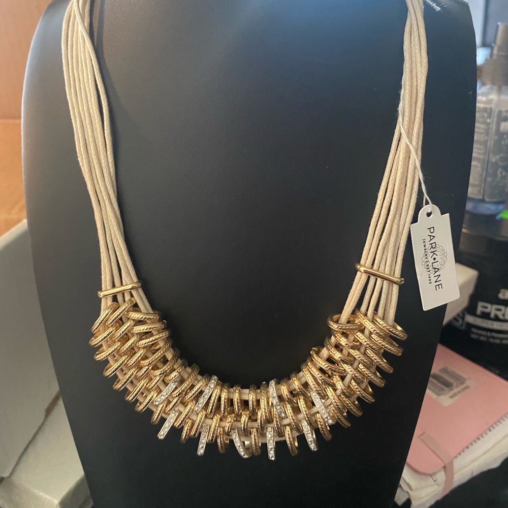 Gorgeous gold necklace with rhinestone